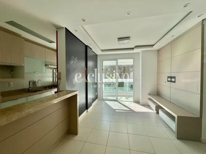 Apartamento 2 suítes em Coqueiros - Com sol da manhã