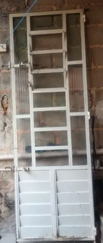Porta de ferro  largura 71,altura 2,10