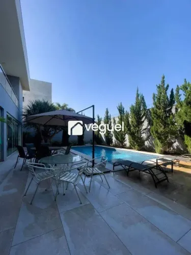 Casa Sobrado de 518,57 m² com 4 quartos, 4 suítes para alugar no bairro Jardim Botânico, R