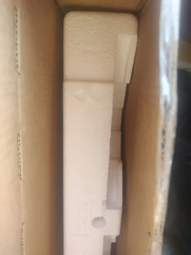 Vendendo uma caixa de embalagem da tv TCL 43 Google com acessórios de isopor