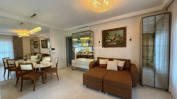 Apartamento de Alto Padrão Mobiliado com 2 Dormitórios e 3 Vagas na Agronômica - Próximo à