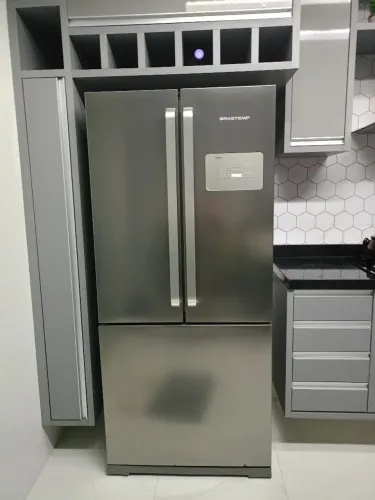 GELADEIRA EM ÓTIMO ESTADO