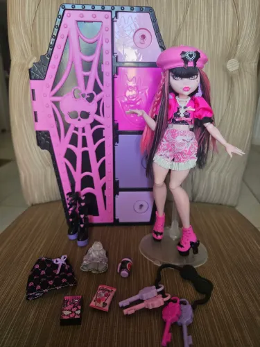 Draculaura SS1 G3 Skulltimate Secrets completa