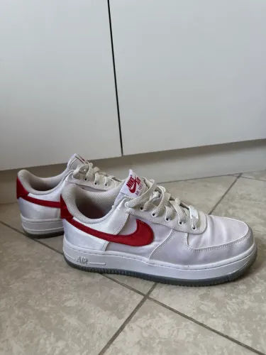 tênis nike air force 1 branco vermelho de cetim