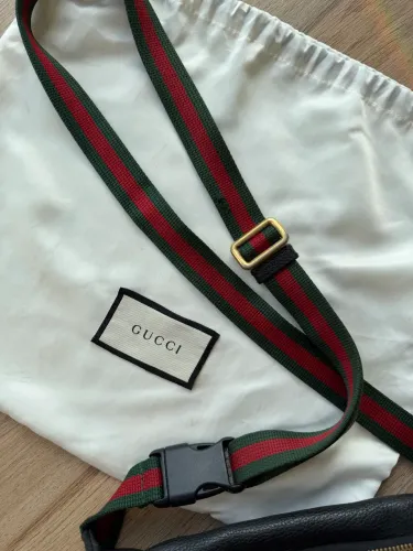 Gucci Vintage Logo Belt Bag Preta em Couro - 2018 - Original