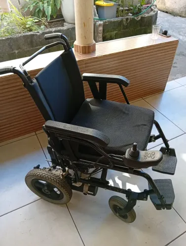 Cadeira motorizada marcar freedom com carregador