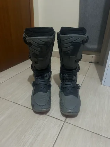 Bota de trilha JETT 
