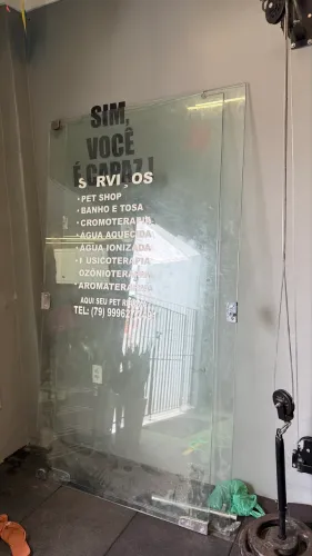 Vendo porta para comércio 