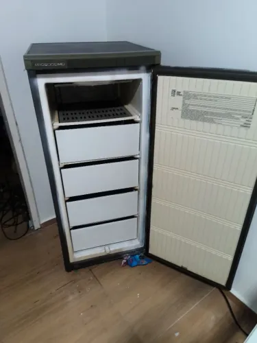 Freezer vertical original de fábrica 240L
