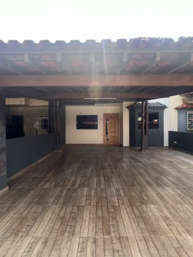 Vende-se sobrado em condomínio fechado