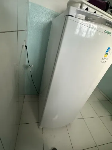 Geladeira frost free 300 litros semi nova