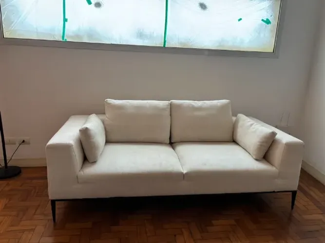 Sofá marca Novo Ambiente 2 lugares espaçoso Premium