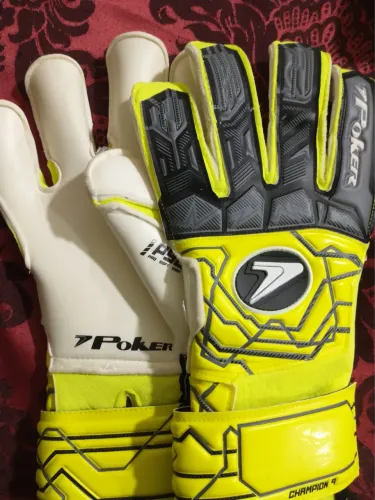 Luva de goleiro Poker