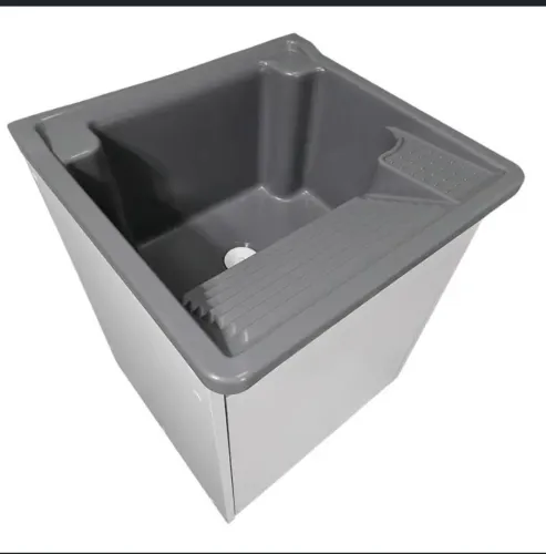 Tanque Plástico 26 L com gabinete MDF de parede puxador perfil.