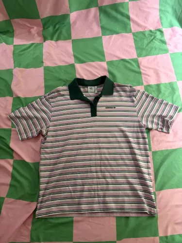 Camisa Adidas polo listrada oversized