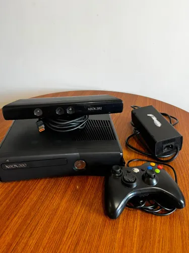Xbox 360 Slim - Desbloquedo RGH com Kinect