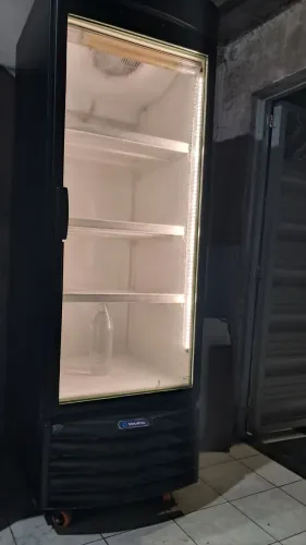 Freezer Expositor vertical funcionando perfeitamente 
