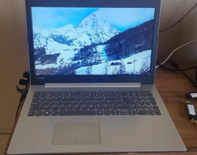 Notebook Lenovo . Memória - 8gb . Processador - Intel i3 -6006U / 2 GHz . HD - 1 Tb