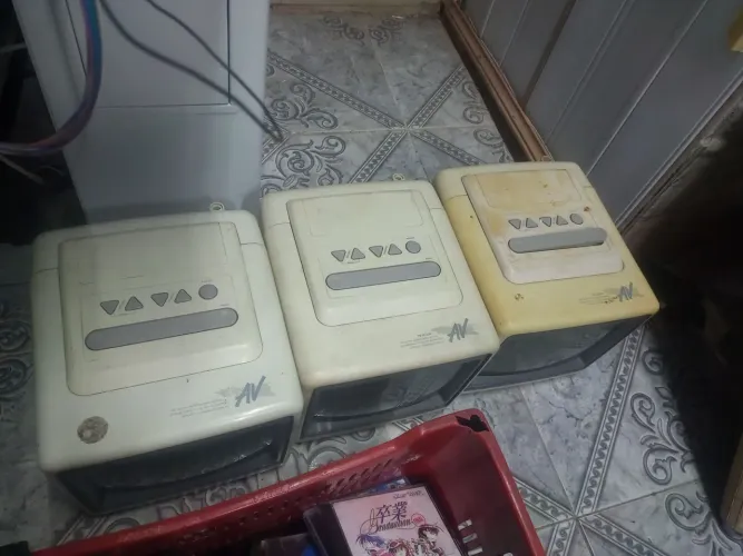 Televisões antigas para vídeo game retro