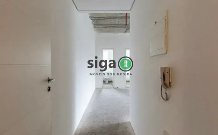 Sala comercial pronta no Jardins com vista arborizada e localização privilegiada.