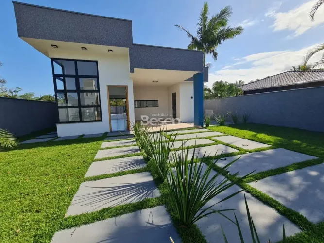 Casa em Alvenaria com Uma Linda Piscina no Balneário Itamar!