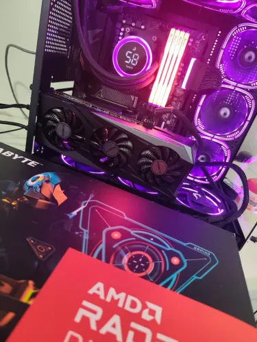 Placa de video Rx 7600 8gb Gigabyte