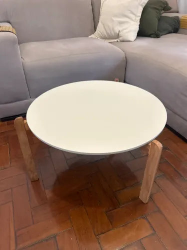 Mesa de centro + 2 puffs decorativos