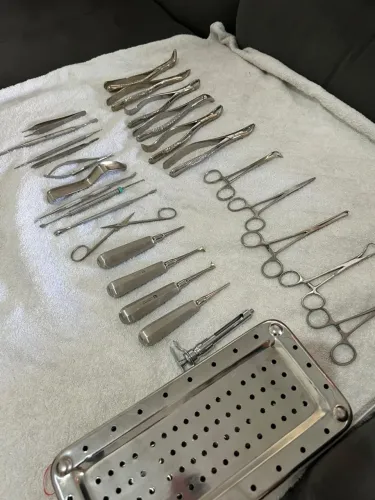 Materiais cirúrgicos odontológicos (EXCELENTE ESTADO)