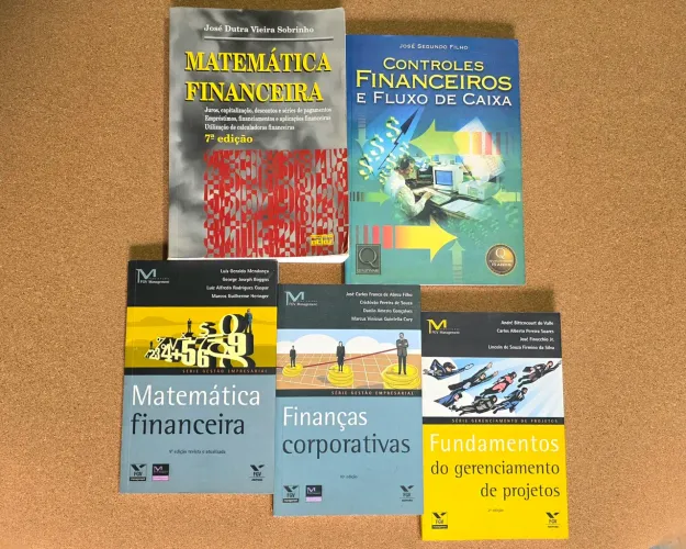 Lote de livros - Matemática Financeira, Finanças Corporativas e Gestão