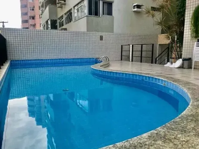 QUARTO E SALA A METROS DA PRAIA