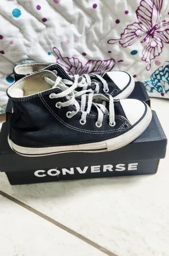 Vendo All Star original em bom estado, tamanho 30.