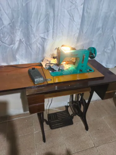 Máquina de Costura antiga Vigorelli relíquia