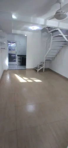 Casa em Condomínio com 2 Quarto(s) e 1 banheiro(s) para Alugar, 57 m² por R$ 1000 / Mês