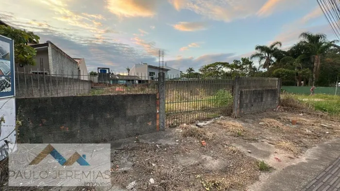 Lote à venda em Canasvieiras, Florianópolis, por R$900.000. Oportunidade única para invest