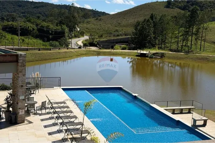 Terreno em declive no estrela do Lago com 300 metros no São Pedro em Juiz de Fora