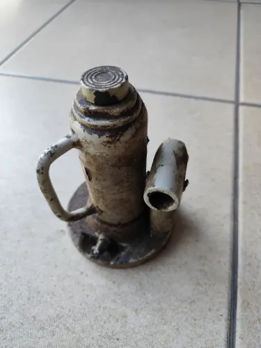 Macaco talvez só colocar óleo . Não testei ele ainda .   Era do meu pai 