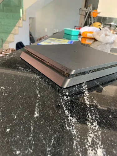 Playstation 4 slim (LEIA)