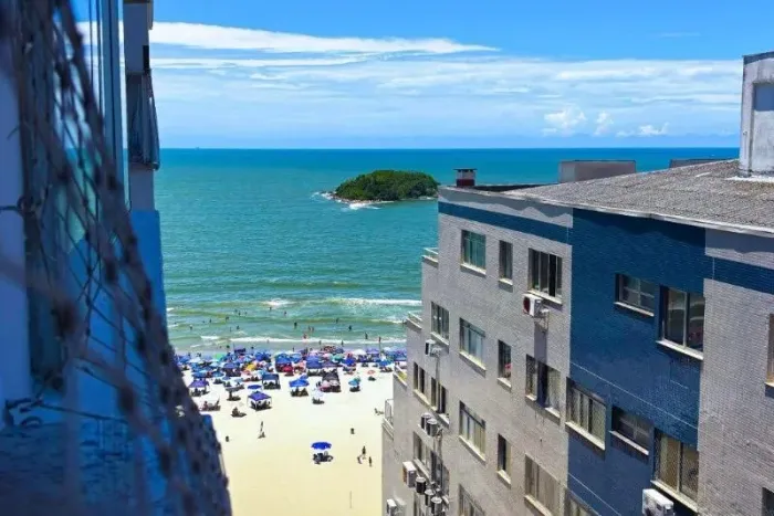 Prédio localizado na Avenida Atlântica, no Centro de Balneário Camboriú, em uma das regiõe