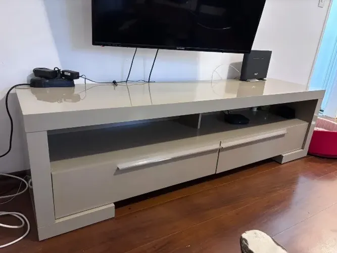 Rack tok stok cor fendi