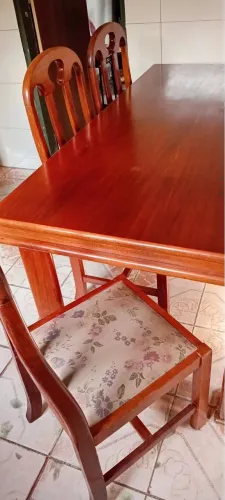 Vende-se mesa em ótimas condições de uso