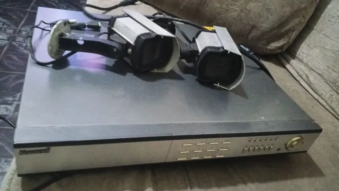 Vende se !! DVR com 16 canais e com 2 câmeras