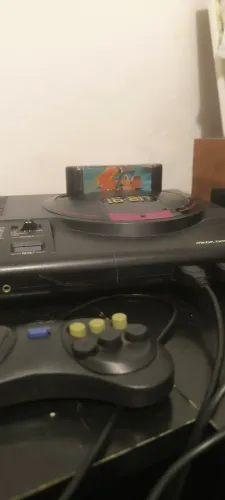 Mega Drive Japonês (raro) com 2 controles e 2 cartuchos 
