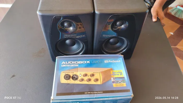 Vendo esse monitor de áudio 