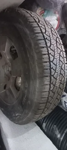 Pirelli 225x75x16 com roda