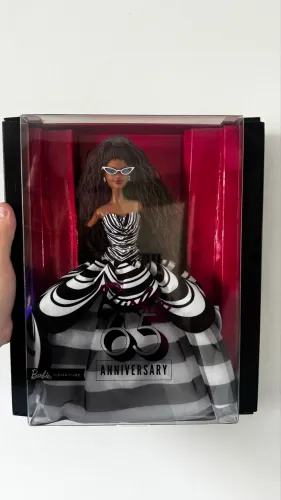Barbie Negra Signature Brooklin 65 anos