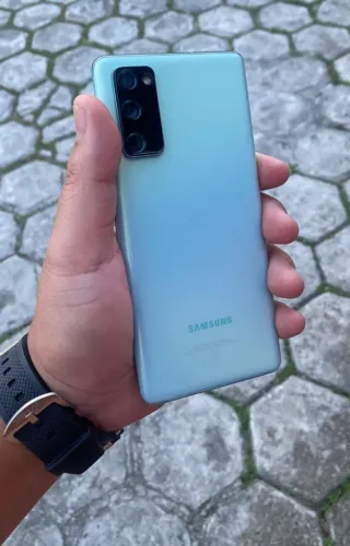 Vendo celular s20 sem detalhes
