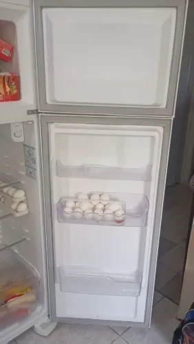 Vendo geladeira 260 litros