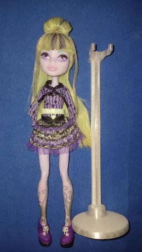 Monster high Twyla (sem mãos e antebraços)