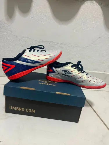 Chuteira umbro