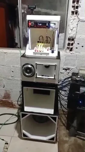 Som automotivo torre